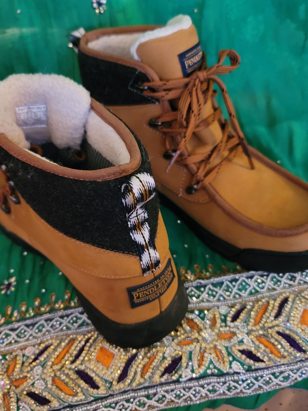 Pendleton Tan Leather Boots With Cream Shearling Lining